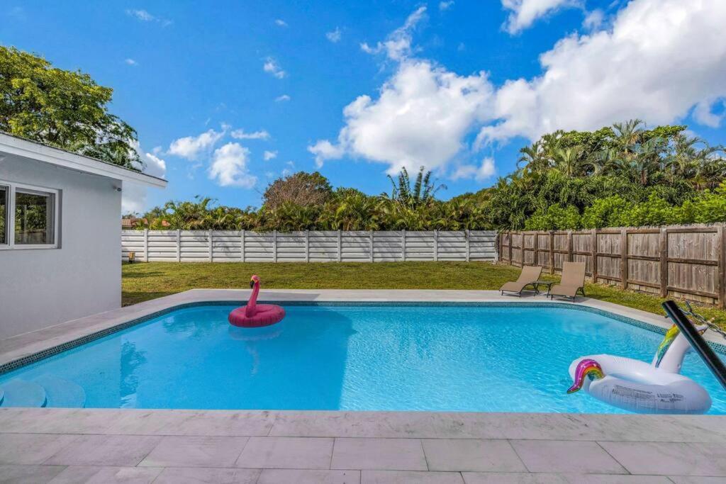 Pool With Gameroom & Concierge *