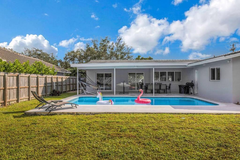 Pool With Gameroom & Concierge *